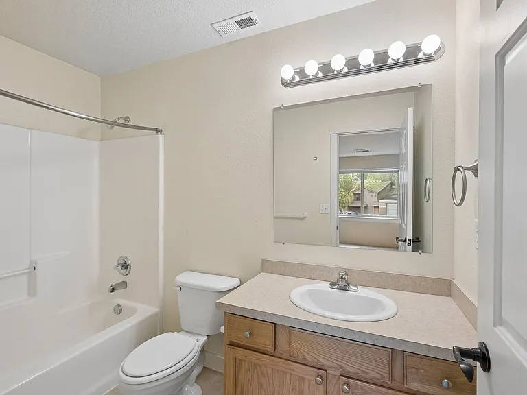 Roberts Court Townhomes — Photo 63