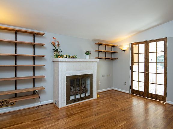 3rd image of 318 Hillsboro Dr