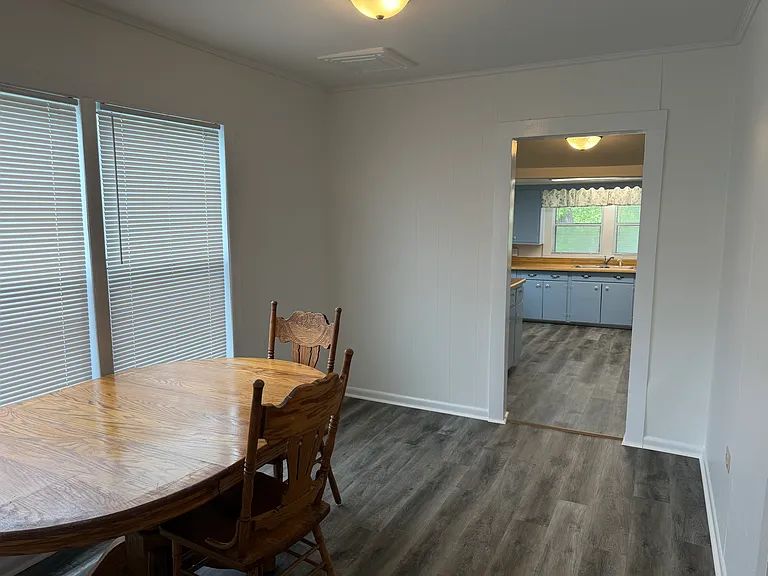 1090 King Edward Ave SE — Photo 4