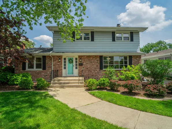 8119 Kooy Dr, Munster, IN 46321