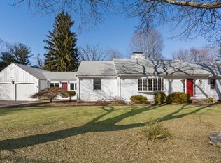 38 Beacon Hill Dr, West Hartford, CT 06117