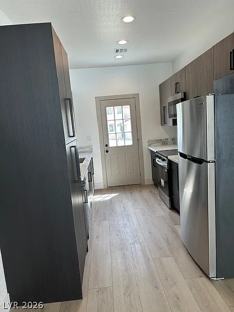 Building Photo - 1100 S Hall Ave #4