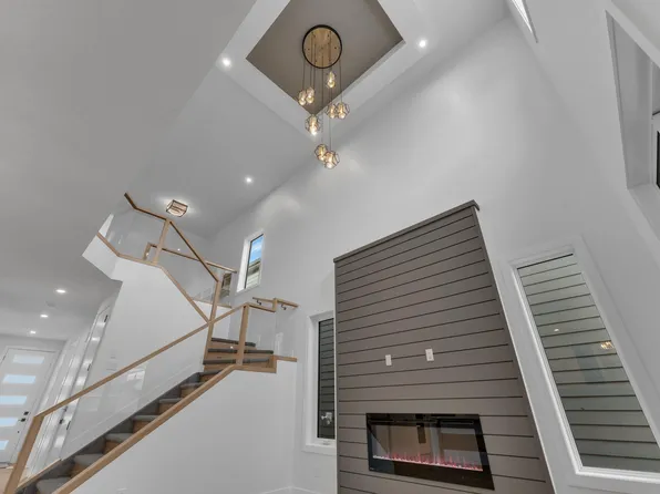 6111 Crawford Dr SW, Edmonton, AB T6W 4L7