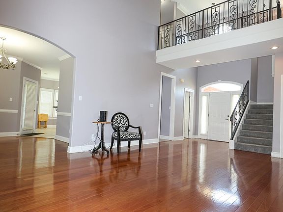 4th image of 3344 Chateau Cir N