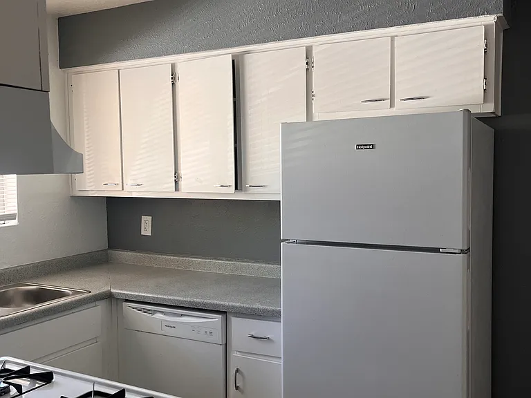 SAN MATEO SUITES — Photo 21