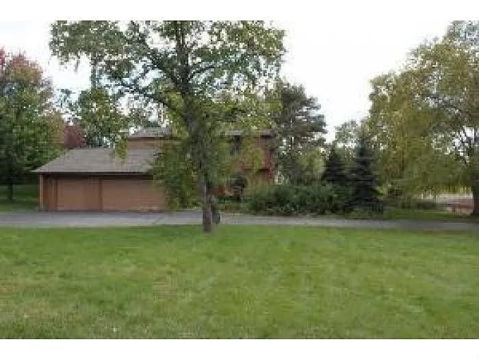 3 Tewkesbury Ln photo 1