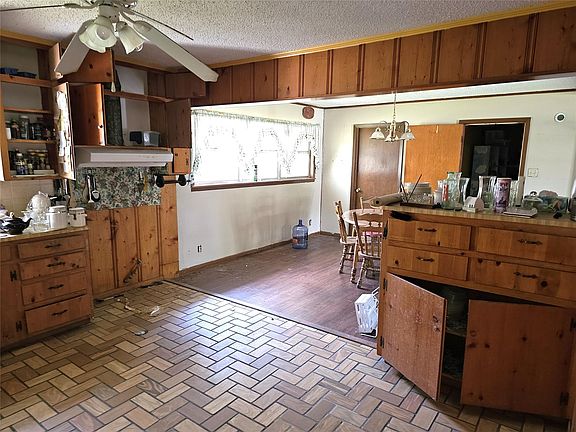 5th image of 216 Westwood Rd