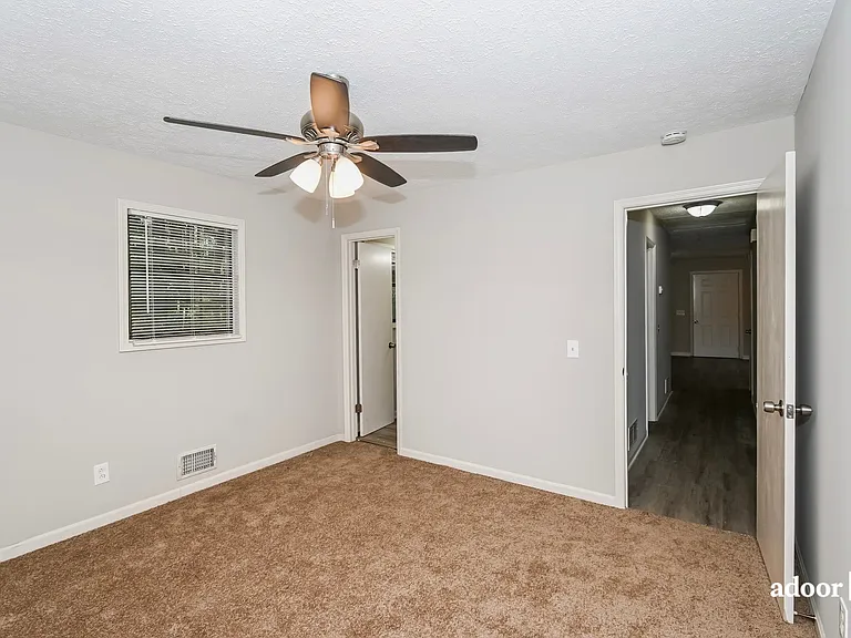 1581 Patricia Ln — Photo 13
