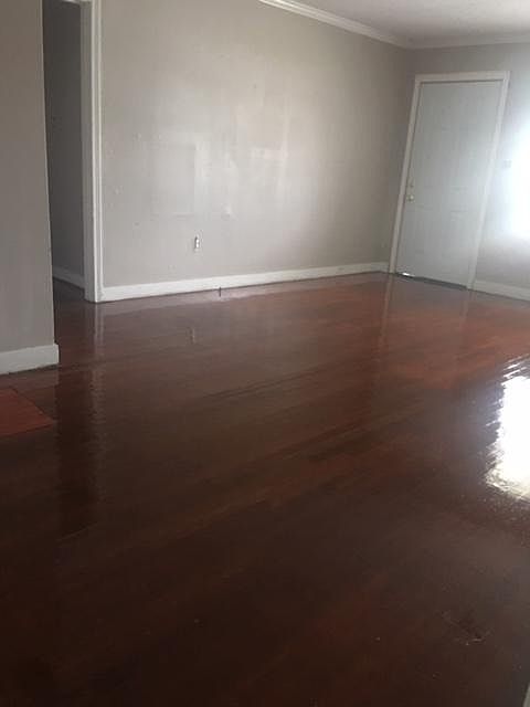2nd image of 814 W Northside Dr