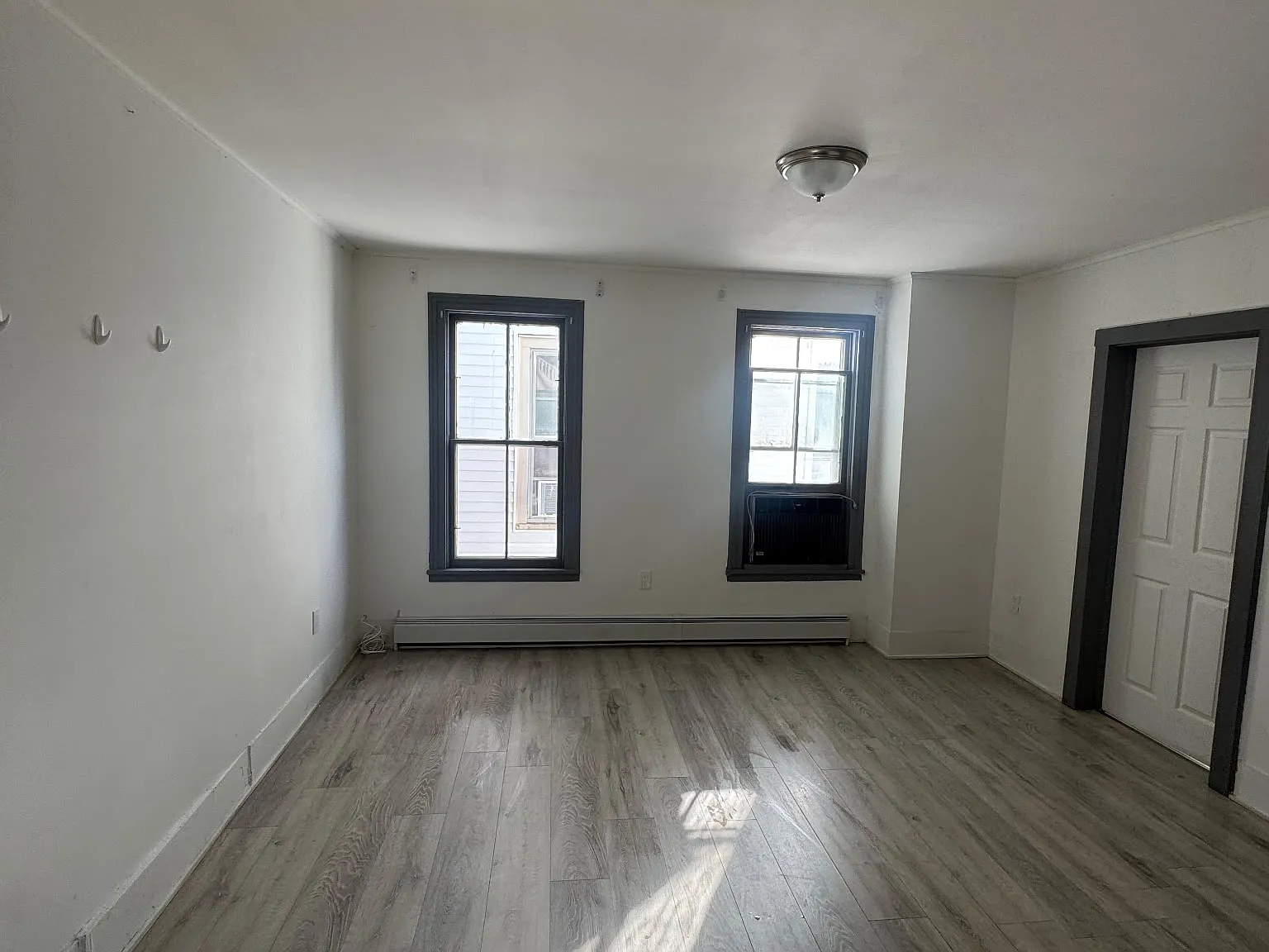 4 bed, $1,850 — Photo 4