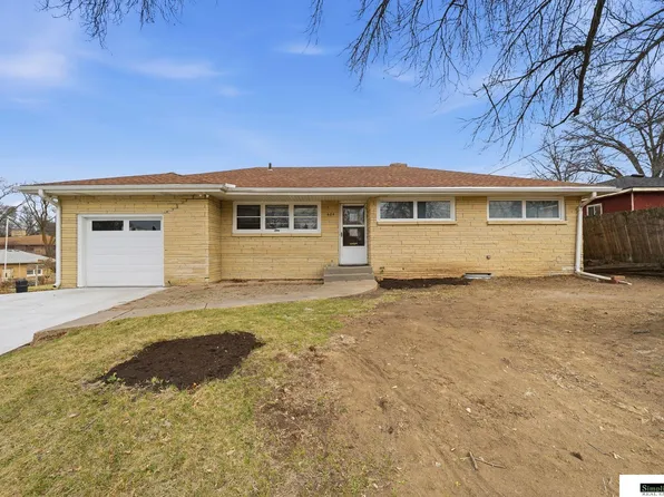 624 S 56th St, Lincoln, NE 68510