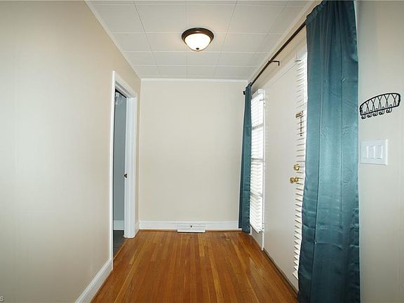 2nd image of 1113 N Woodleigh Cir