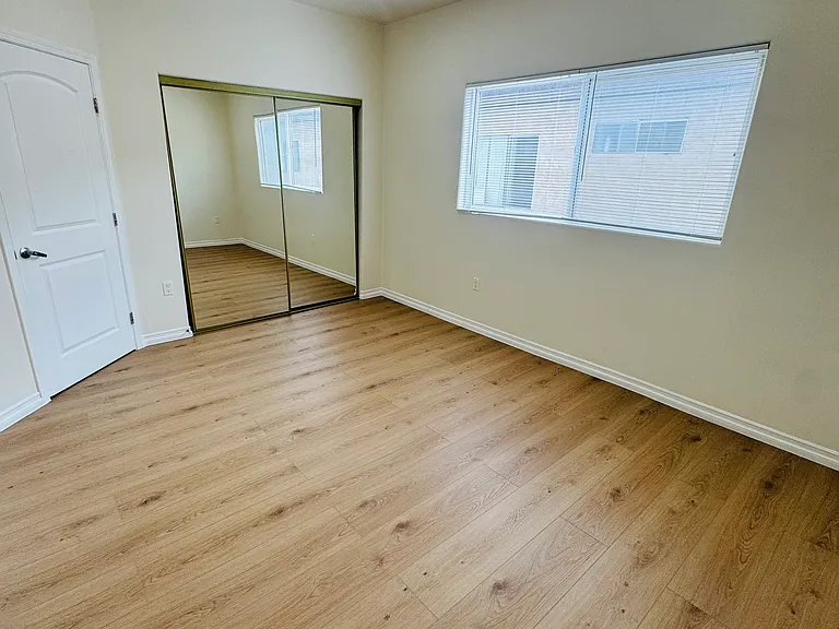 7327 Milwood Ave #103 — Photo 14