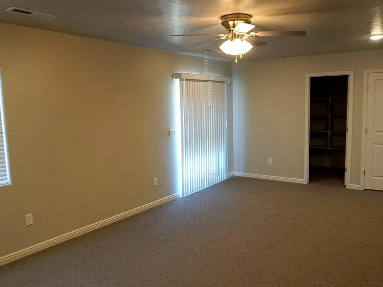 3720 Gates Cir — Photo 6