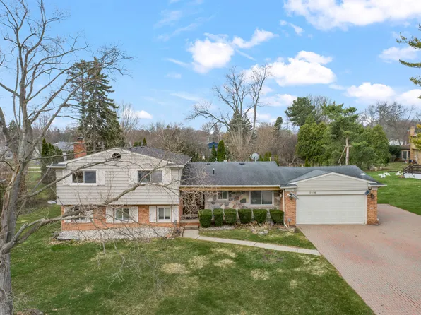 2616 Douglas Dr, Bloomfield Hills, MI 48304