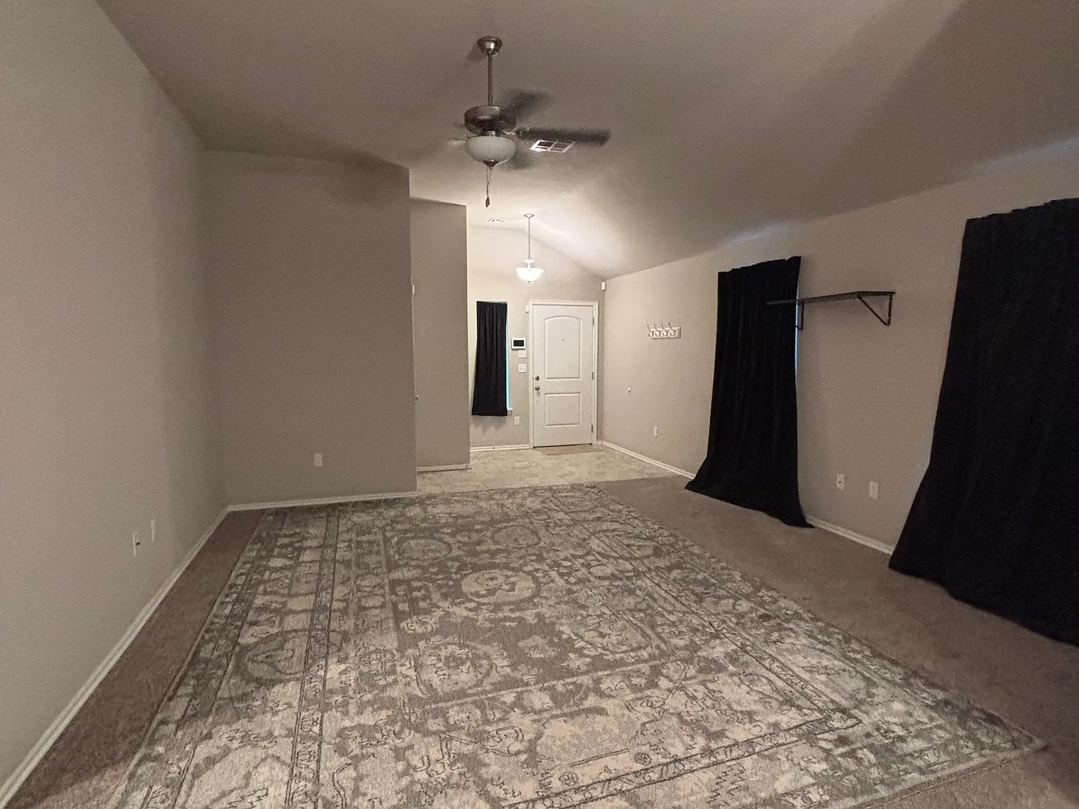 3 bed, 1380 sqft, $1,600 — Photo 3
