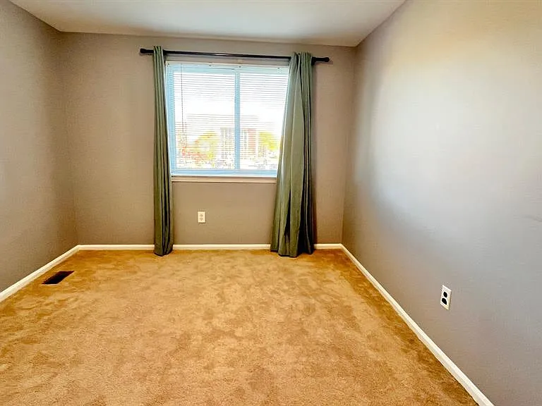 2852 Mayfair Dr — Photo 25