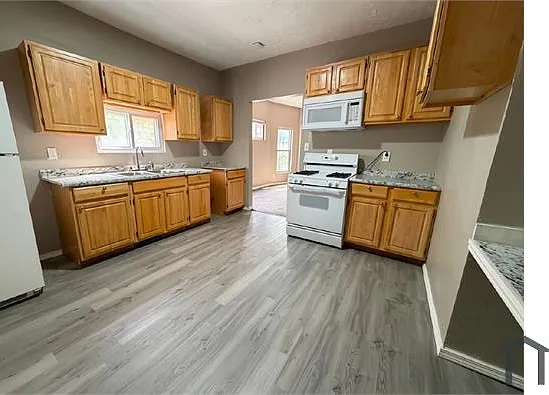 3 bed, 1420 sqft, $1,700 — Photo 2