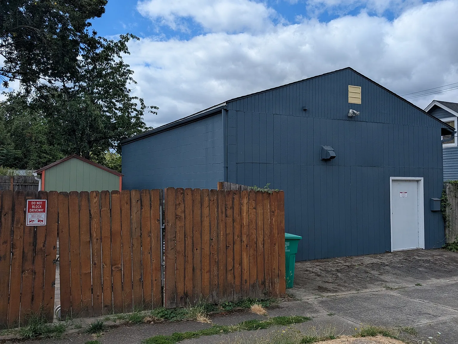 3 bed, 1636 sqft, $4,100 — Photo 2