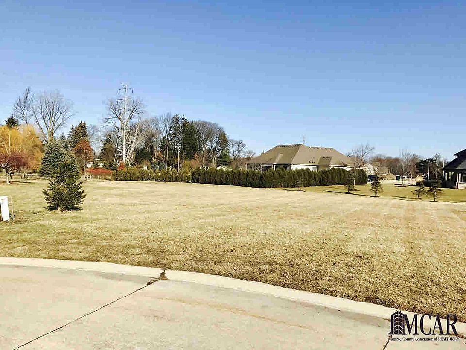 2nd image of 607 Oak Hill Ct #V