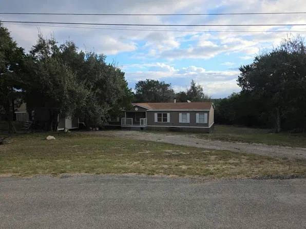 576 Wright Dr, Bandera, TX 78003