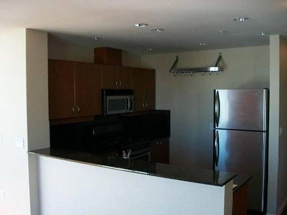 2nd image of 300 W Beech St Unit 1009