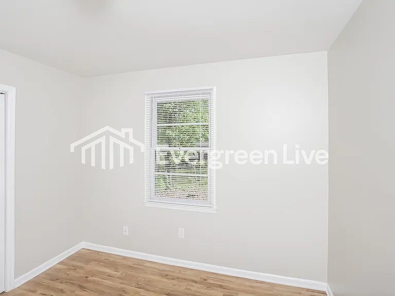 572 Parlock Rd — Photo 12