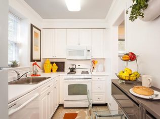 186 Sherman Rd #101, Chestnut Hill, MA 02467