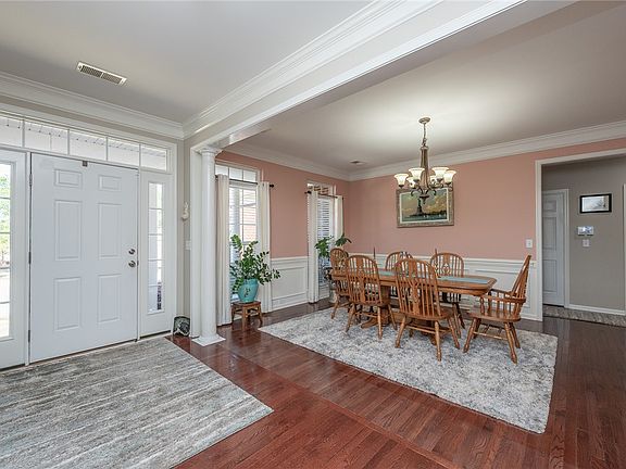 3rd image of 806 Hartscove Ct