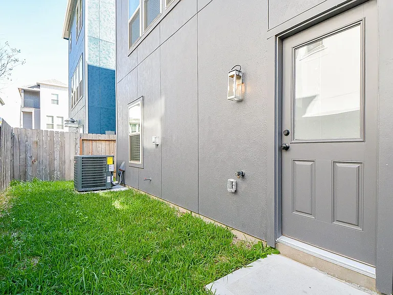2033 Millbridge Spg S — Photo 15