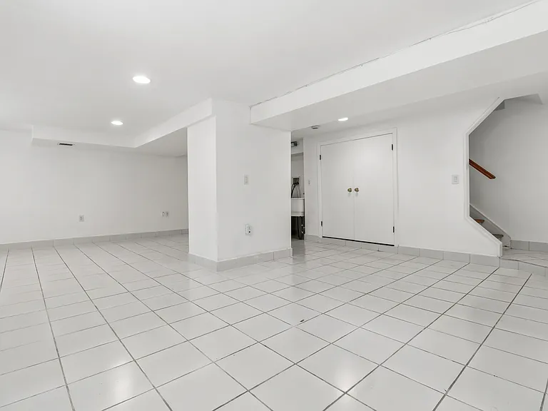 519 Summit Ave — Photo 14