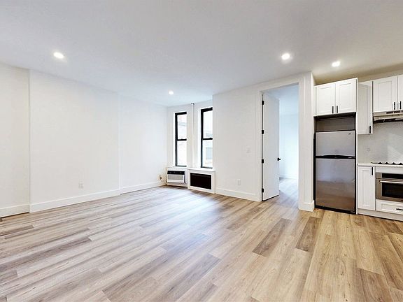 4th image of 2785 Broadway #A4