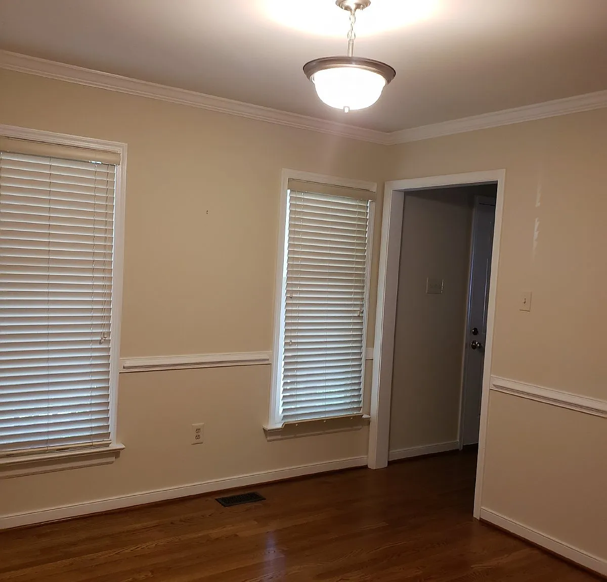 3 bed, 2.5 bath, 1863 sqft, $2,470 — Photo 2