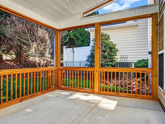 4th image of 10711 Edmundson Ave