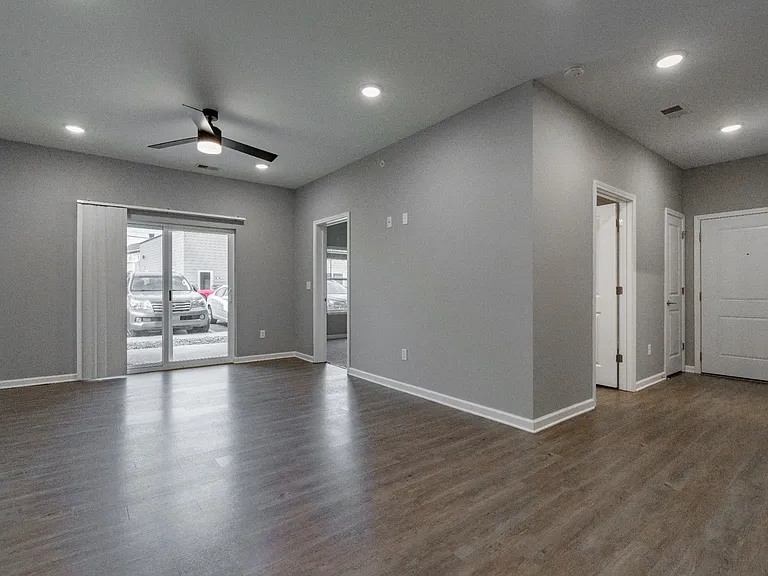 1601 E Main St — Photo 21