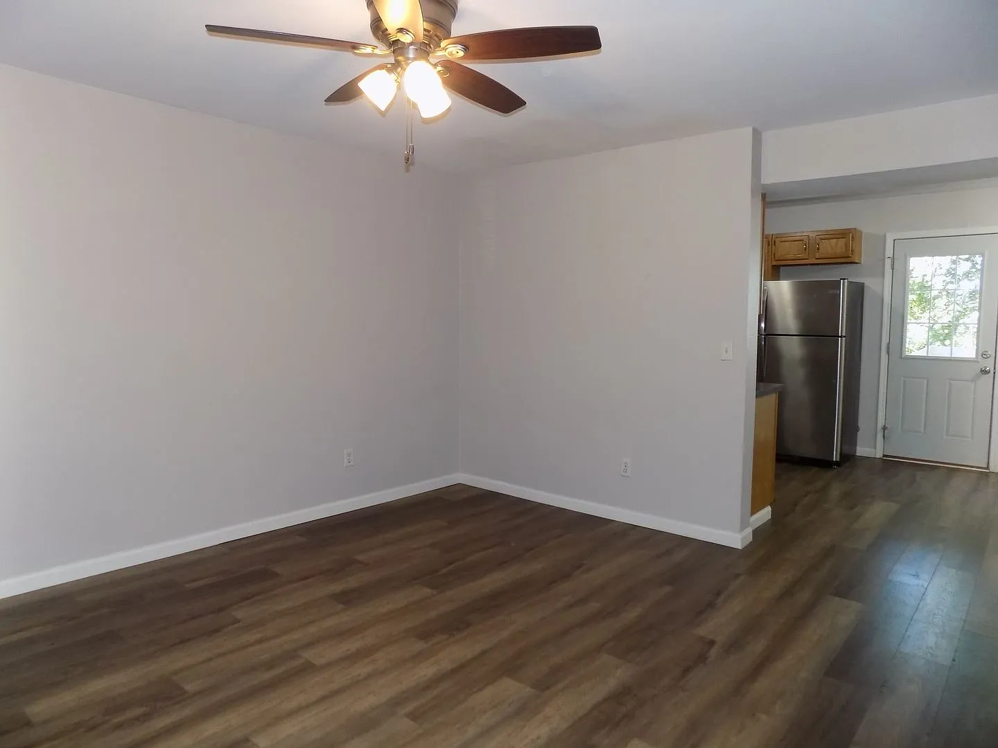 337 Hawthorne Unit B — Photo 3