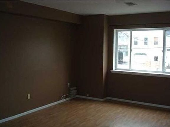5th image of 453 Craig Ave