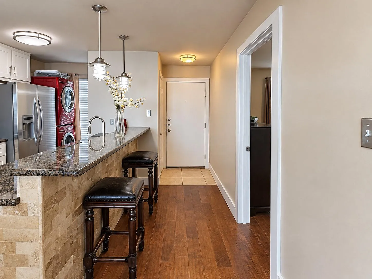 2 bed, 2.0 bath, 1018 sqft, $2,300 — Photo 3