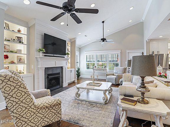 4th image of 6542 Rose Wine Way