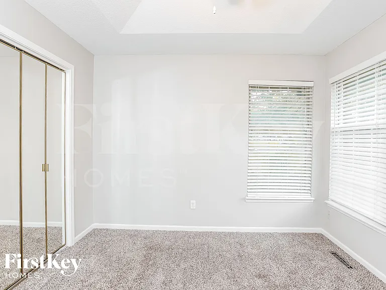 308 Oak St W — Photo 11