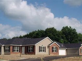 131 Woodbury Glen St, Hartville, OH 44632