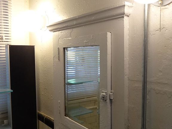 5th image of 519 W Woodlawn Ave APT 1
