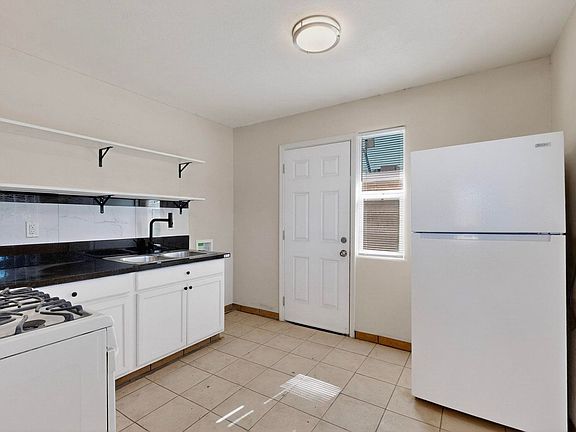 4th image of 540 Cardenas Dr SE APT A