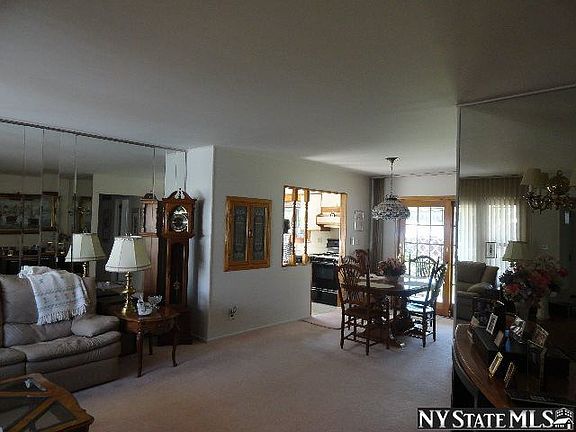 3rd image of 45 Wellesley Ln
