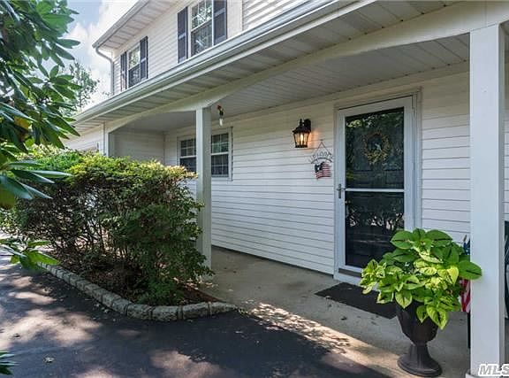 3rd image of 10 Parkridge Cir