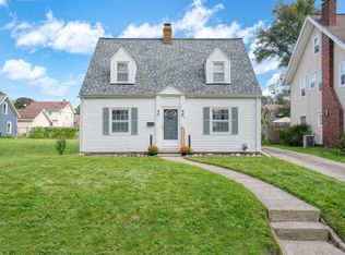 716 Woodfield Dr, Jackson, MI 49203