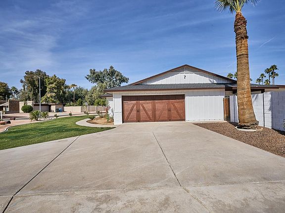 61Front Driveway2