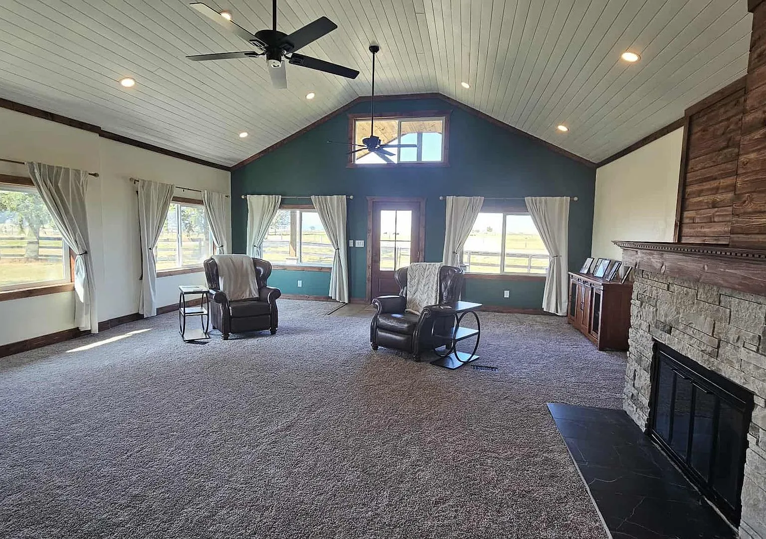 Newly remodeled fully furnished house country living outside of Ronan! Available September 1st - ... — Photo 4