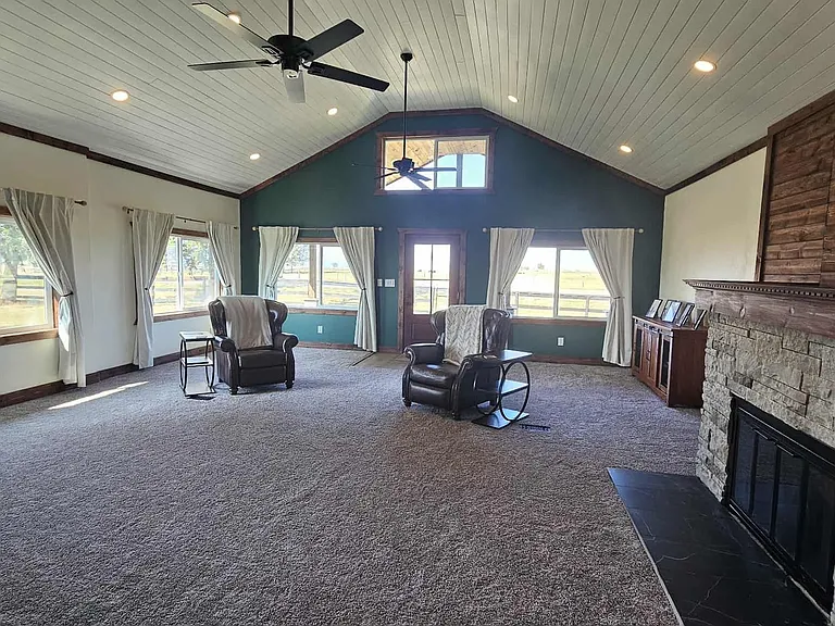 43715 Round Butte Rd — Photo 4