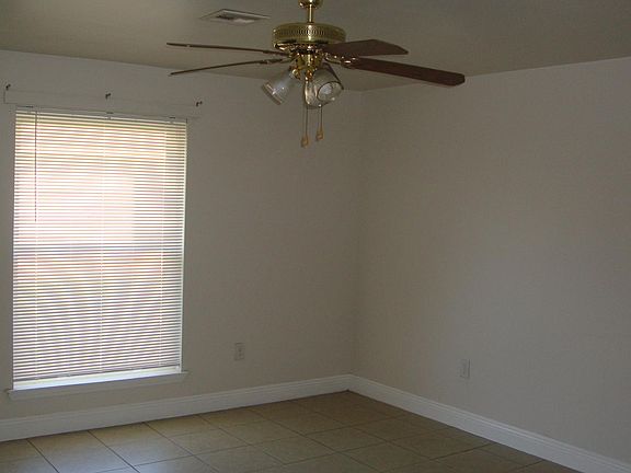 4th image of 10900 Roger Dr #D